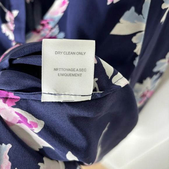 Joie Silk Floral Print Blouse Size XS Navy Blue Pink  White - Picture 7 of 7